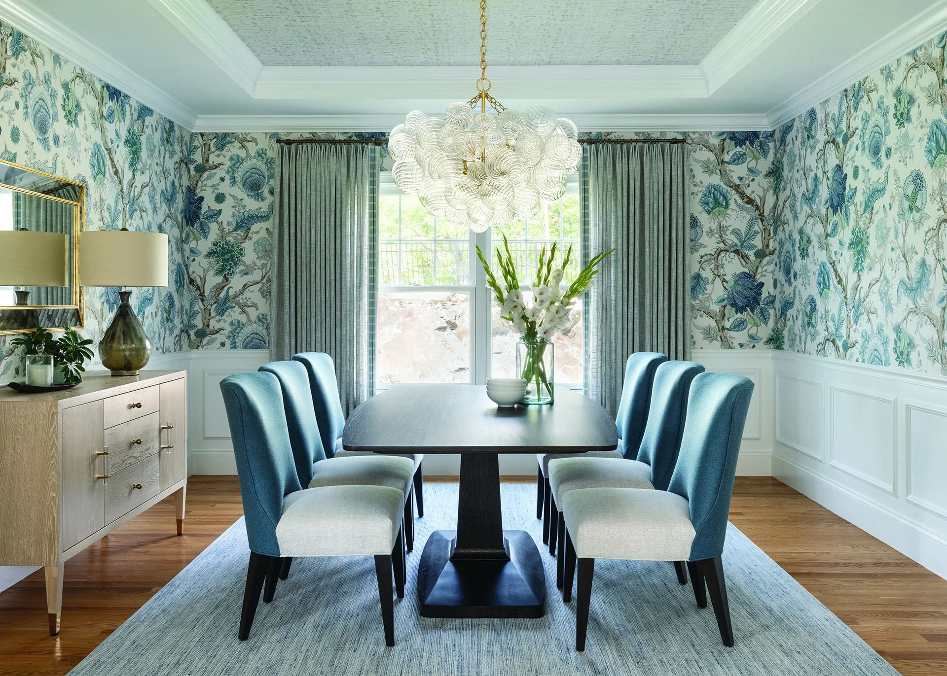 Dining room wallpaper installation